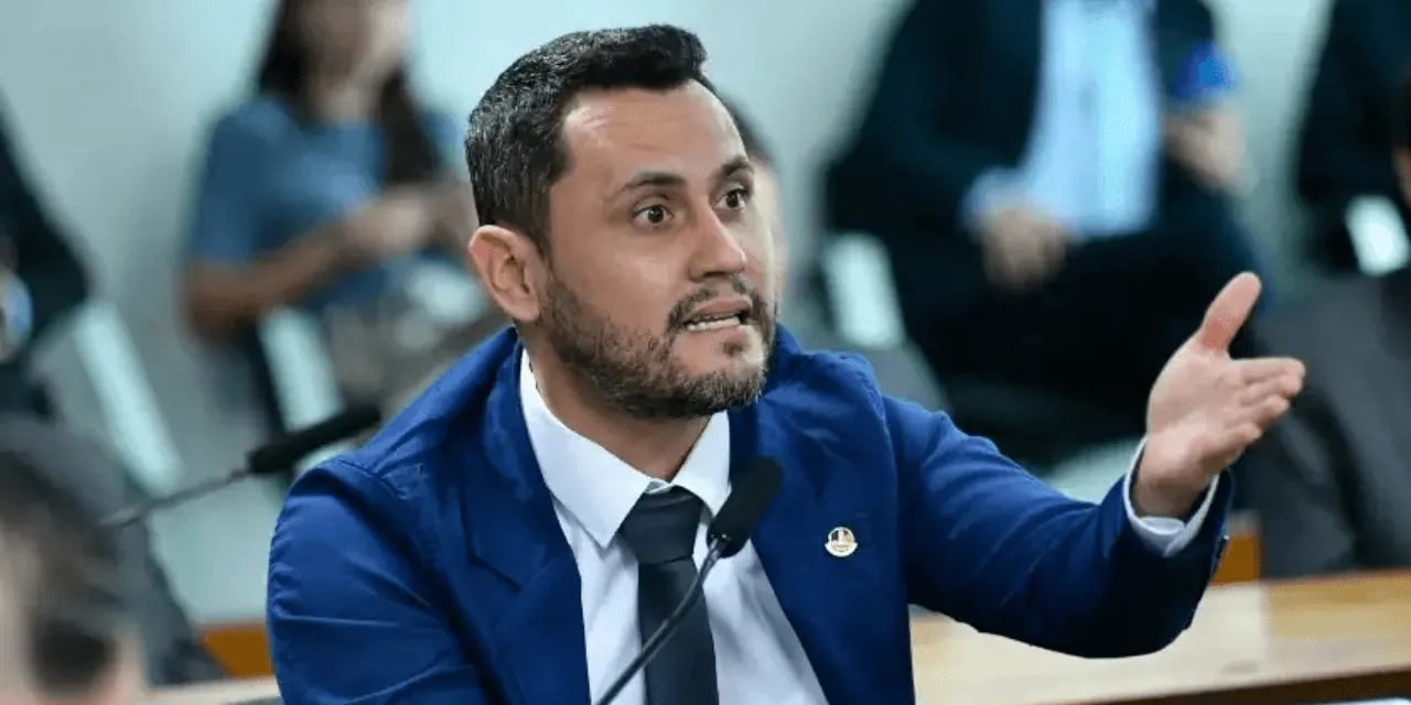 Cleitinho acena ao governo de MG revivendo pai e irmão com vídeo de IA
