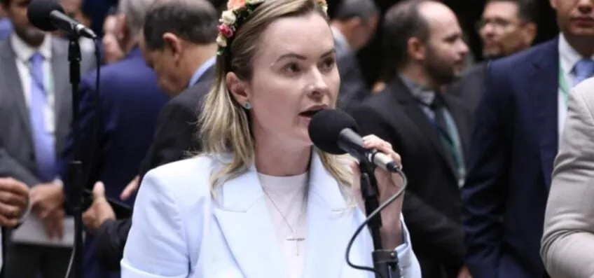Projeto de Lei tenta barrar supersalários em comitê tributário