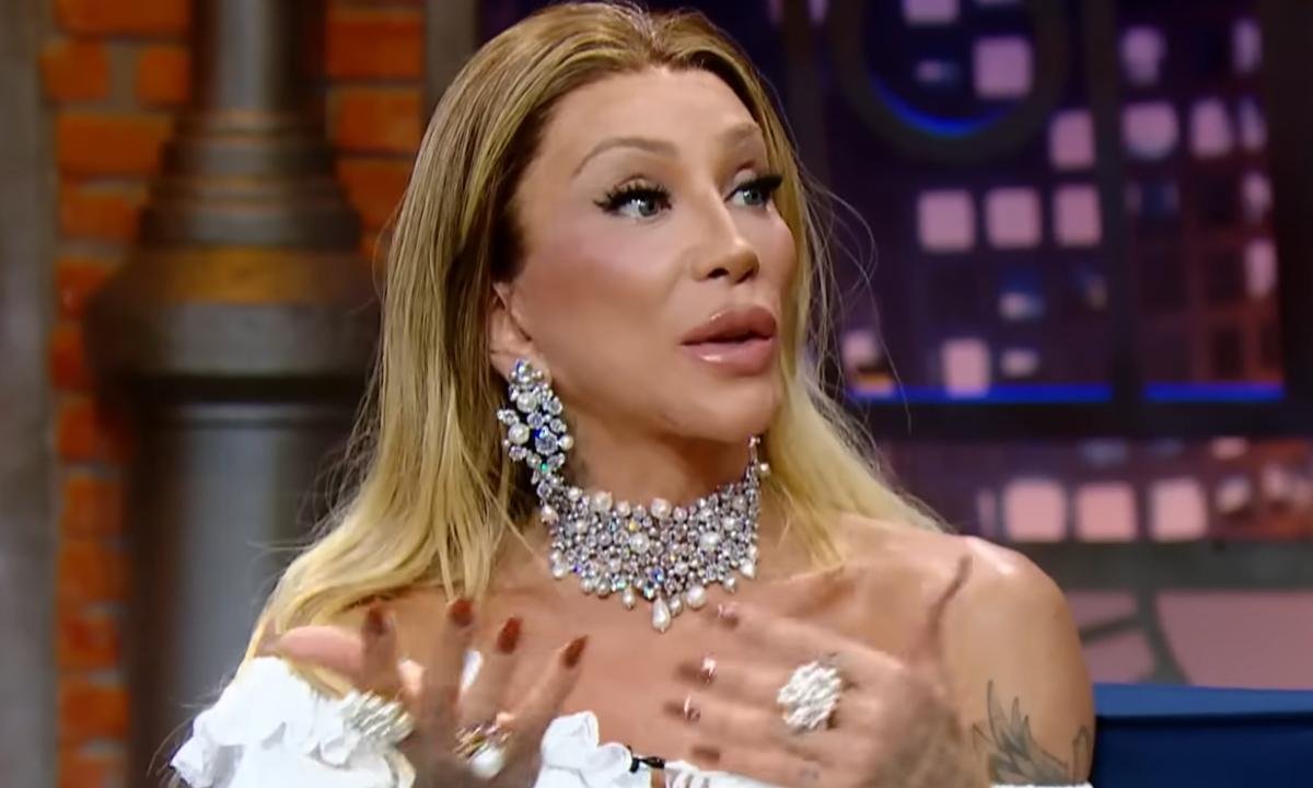 Maya Massafera revela o que sente ao se ver antes da transição