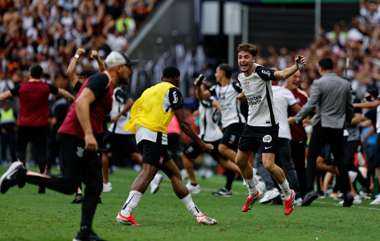 Corinthians vence o Flamengo e é bicampeão da Supercopa do Brasil