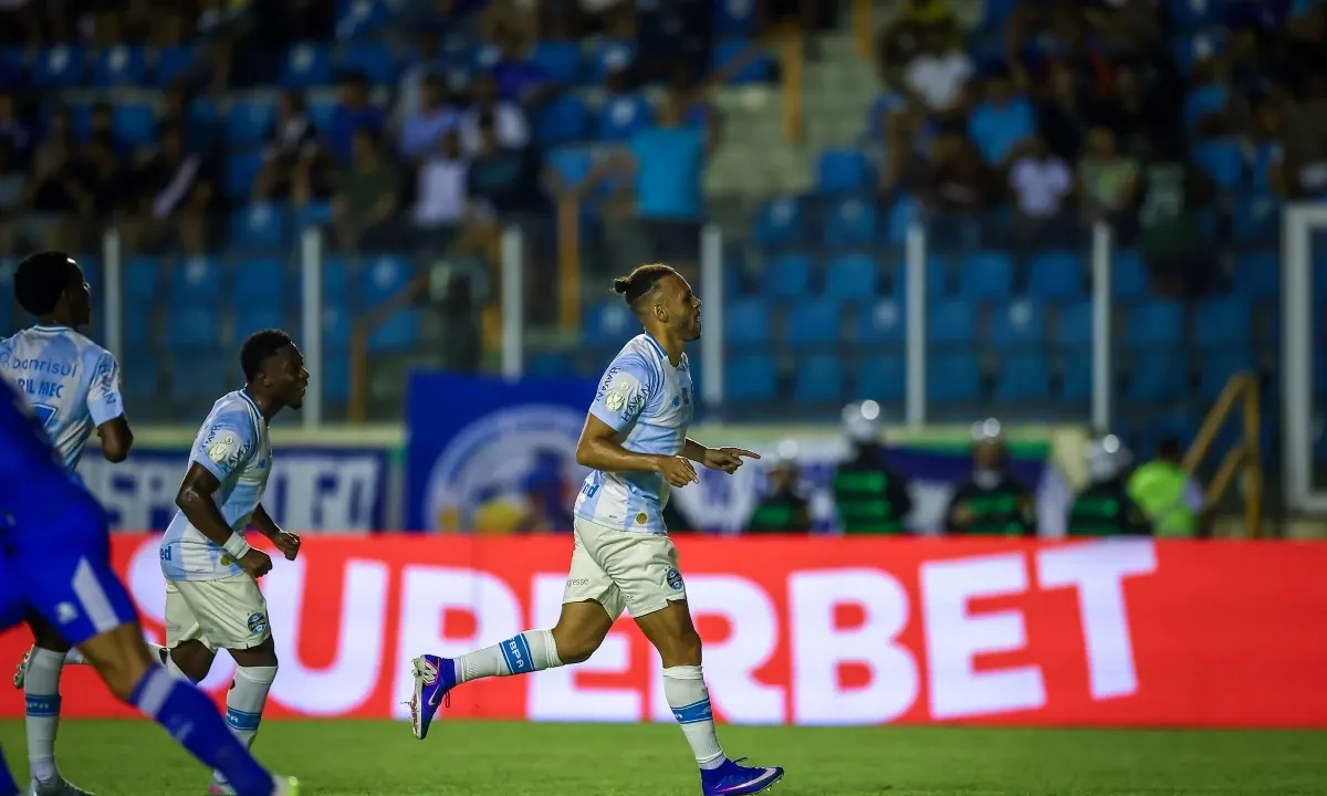 Grêmio vence o Confiança por 3 x 0 e vai às oitavas da Copa do Brasil