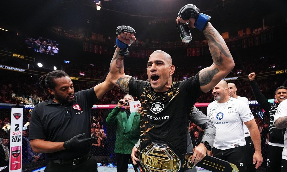 Brasileiro Alex Poatan abre mão de cinturão do UFC; entenda o motivo