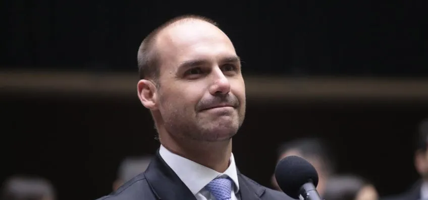 PF conclui pela demissão de Eduardo Bolsonaro