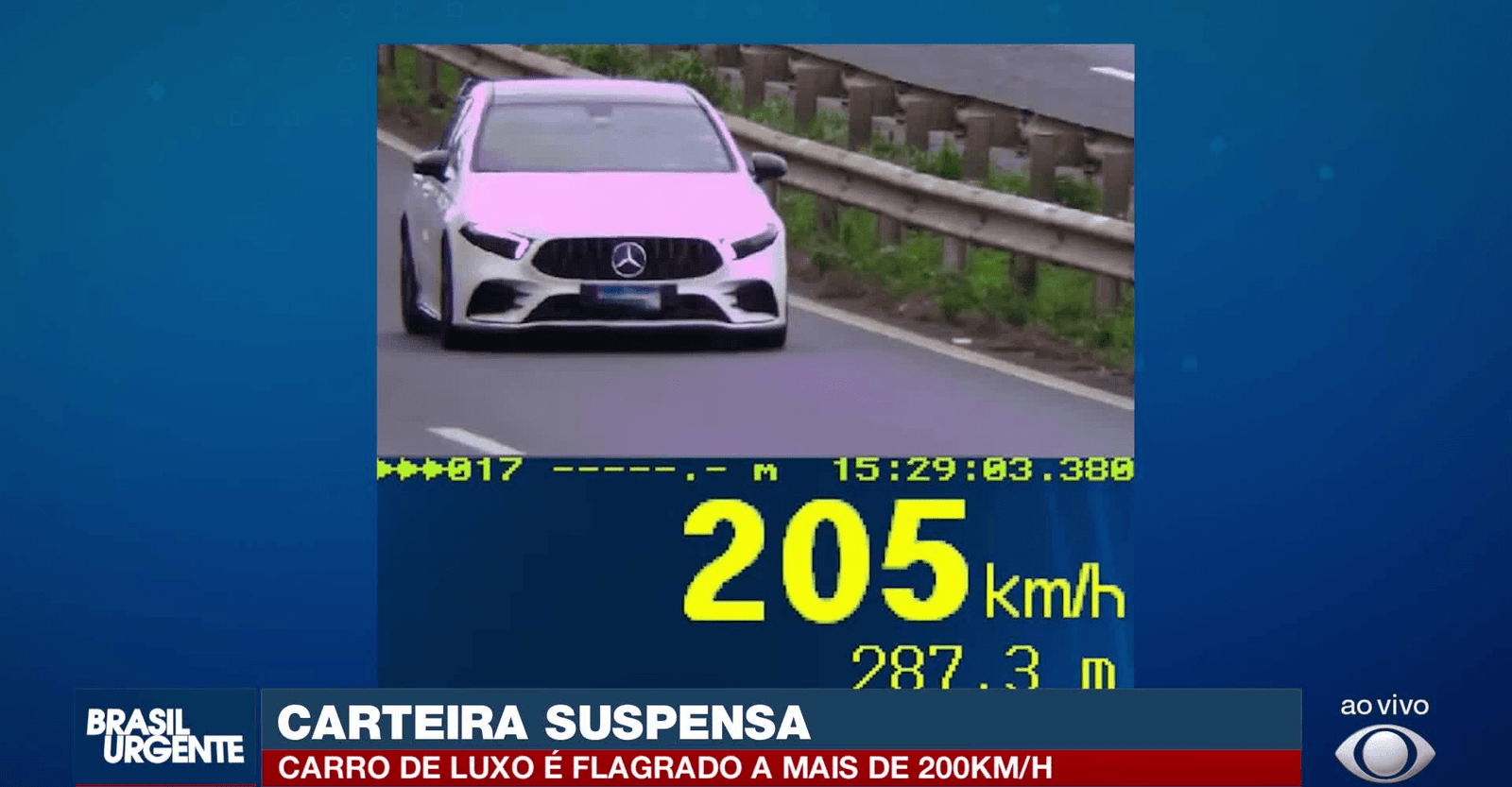 Carro de luxo é flagrado a mais de 200 km/h no Paraná