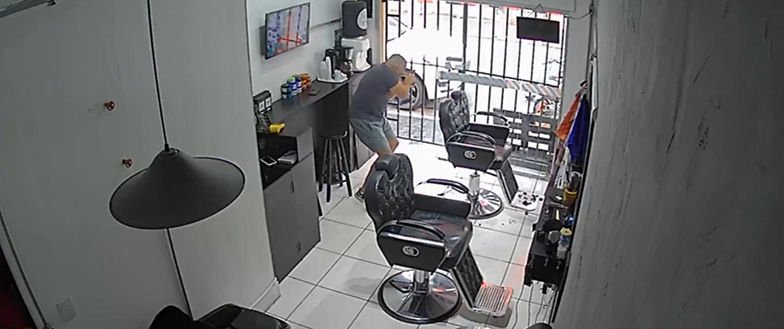 PM de folga que cortava o cabelo reage a roubo de Porsche, e suspeito morre baleado na Zona Sul de SP | G1