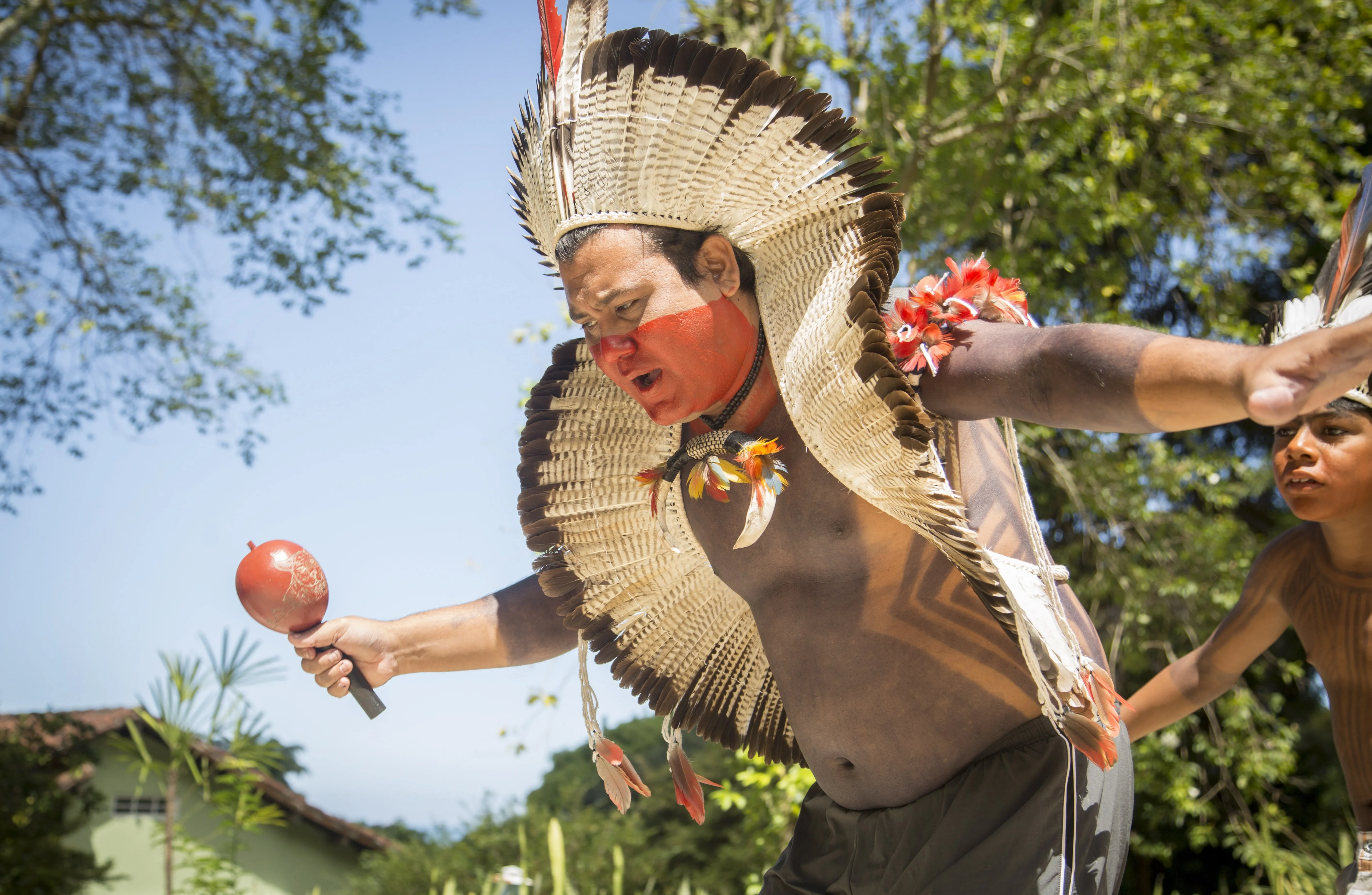 Rituais com canto, dança e fogueira celebram Dia dos Povos Indígenas em São Conrado