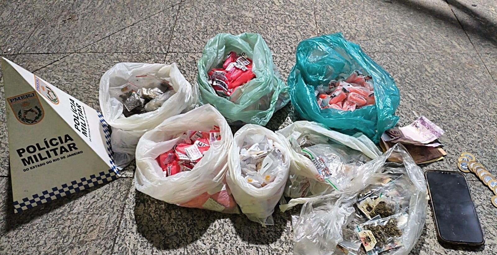 Adolescente é apreendido com drogas em Resende | G1