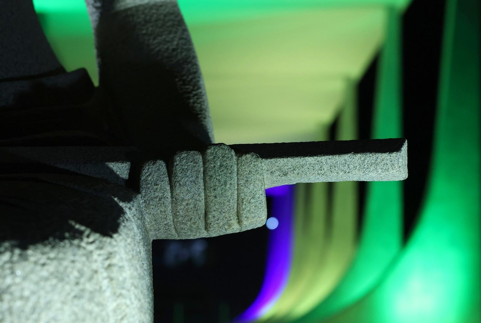 STF adia análise de penduricalhos no serviço público; suspensão em vigor segue valendo