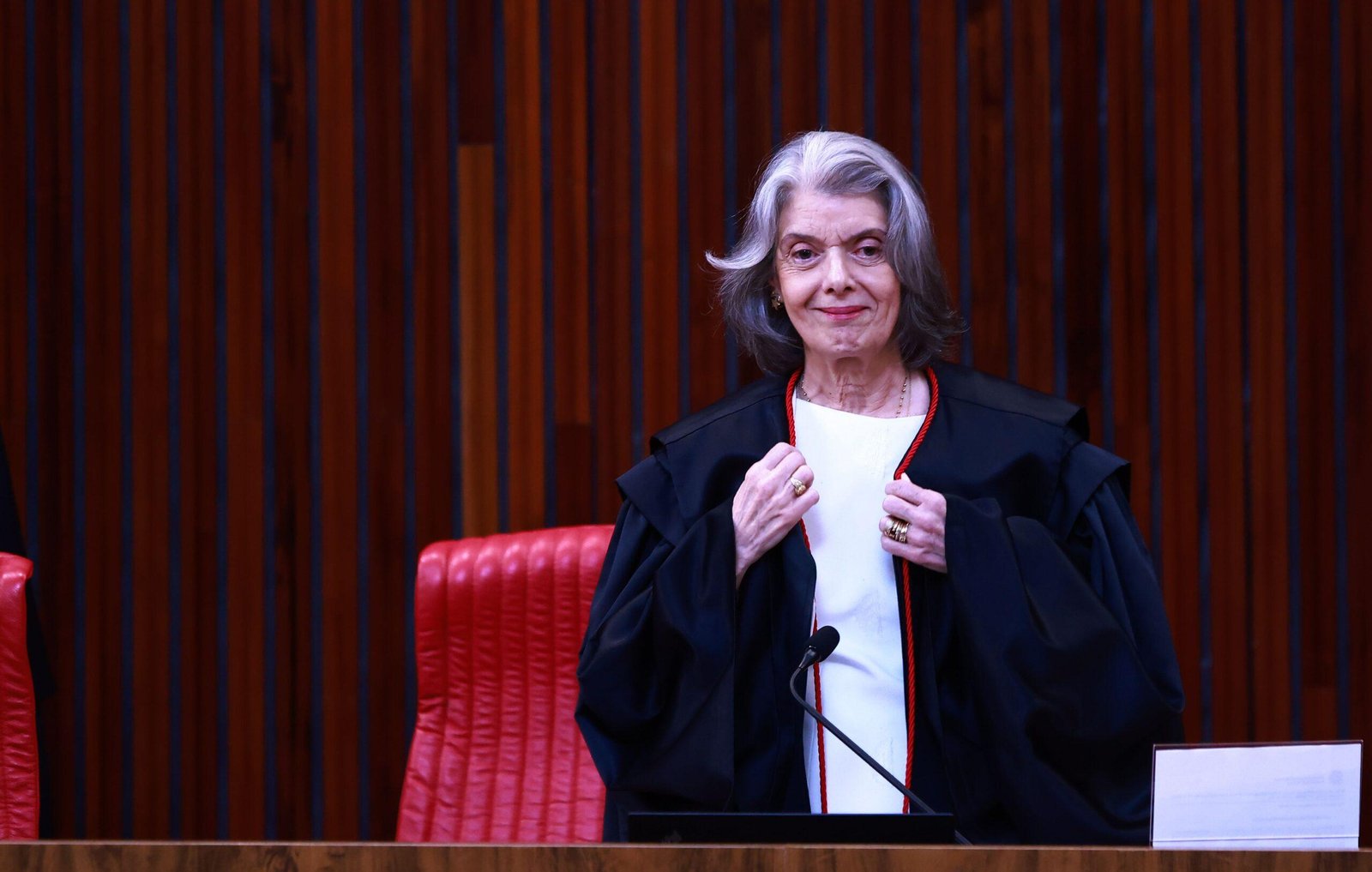 "Não há democracia sem Judiciário independente", diz Cármen no TSE