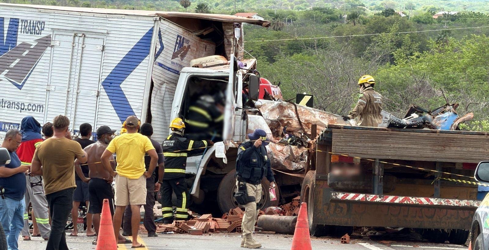 Motorista morre em batida entre caminhões na BR-226 no RN | G1
