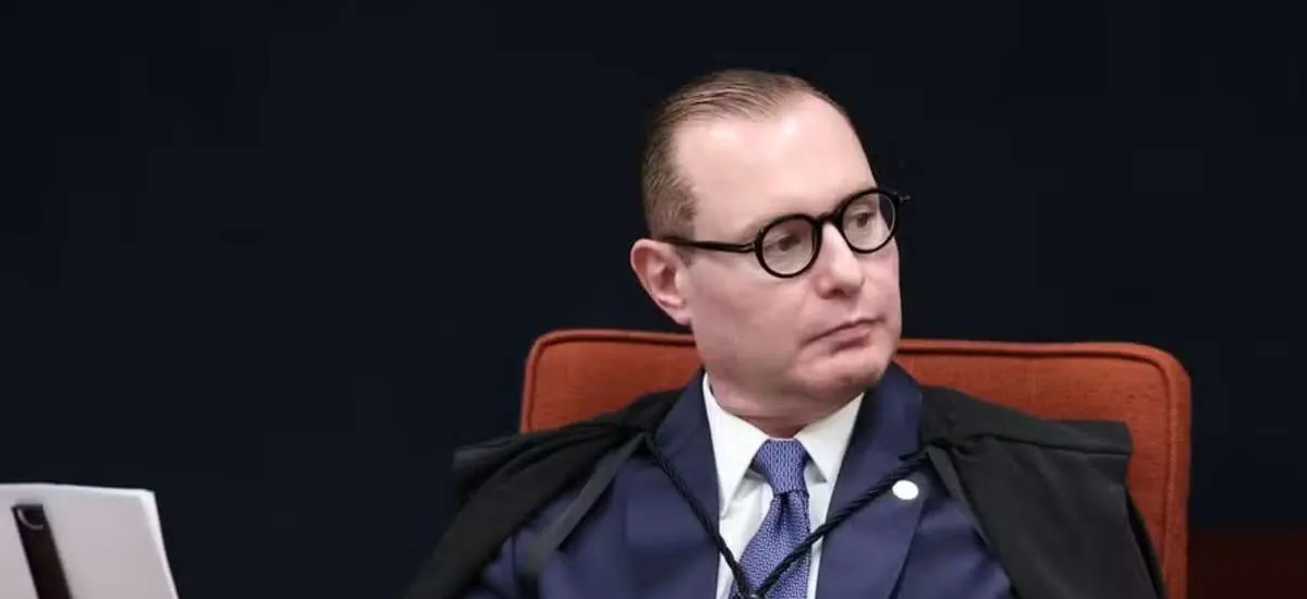 Cristiano Zanin dá prazo à PF e exige cópia integral de celular de Vorcaro