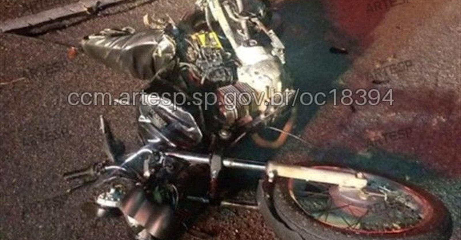 Motociclista morre após ser atingido por utilitário em Alambari | G1