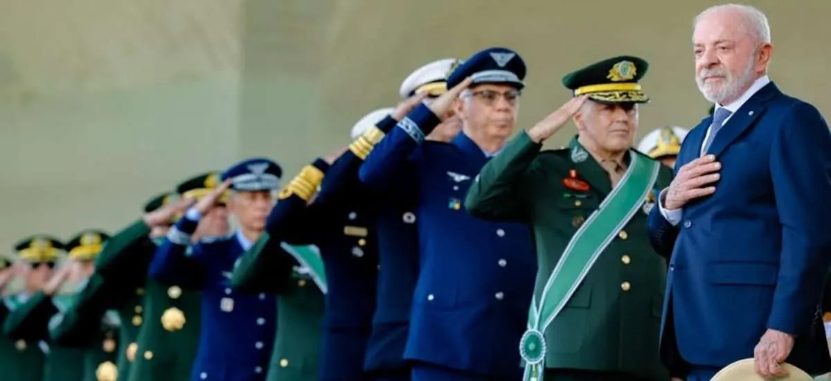 Lula faz novo aceno às Forças Armadas em evento no Exército e não responde sobre Lulinha e Marcola