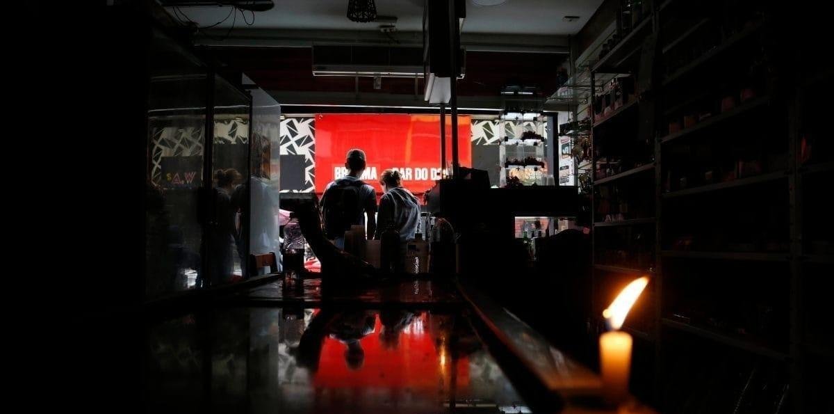 Falta de energia atinge avenidas e ruas do centro de São Paulo