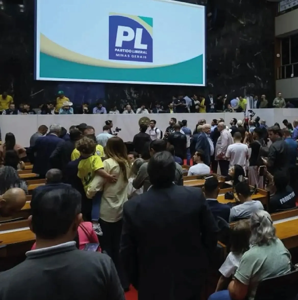 À espera de Cleitinho, PL de Minas termina convenção sem candidato ao governo e lança Domingos Sávio ao Senado