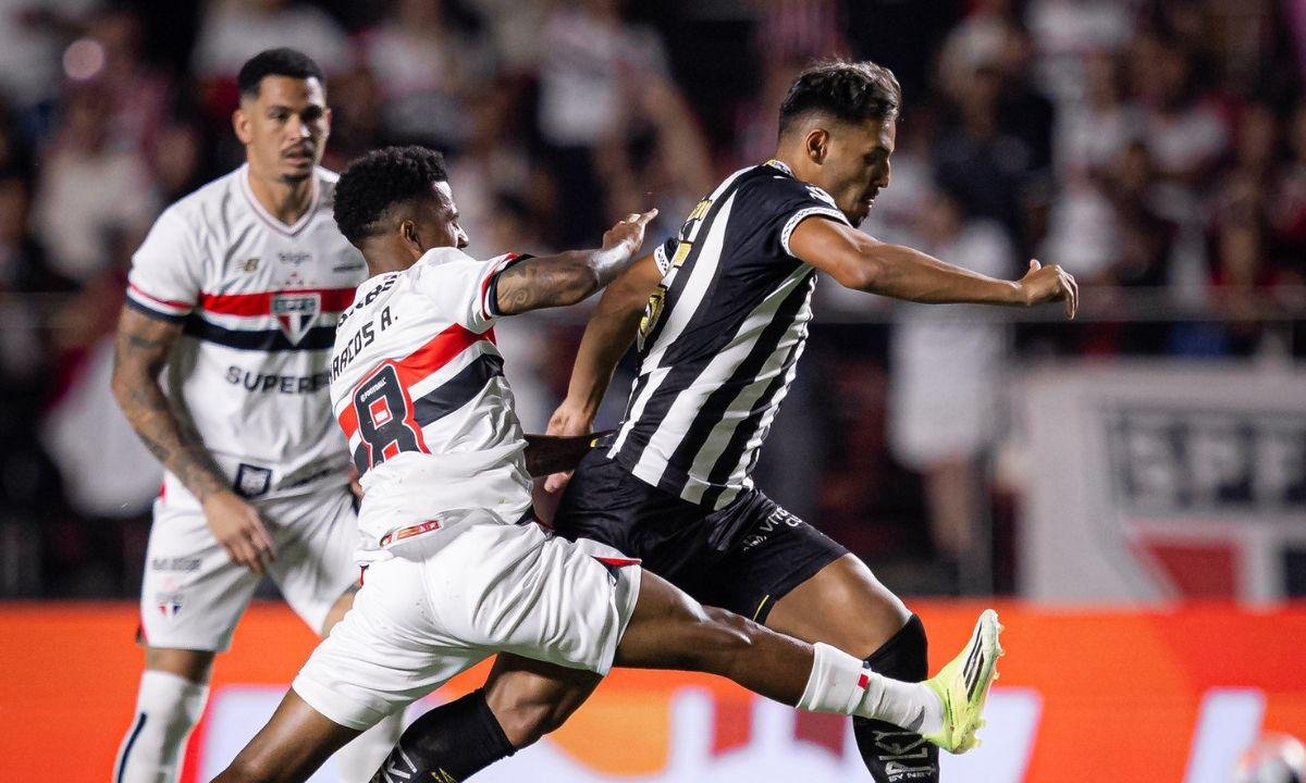 Brasileirão: em momentos opostos, Santos e São Paulo disputam clássico