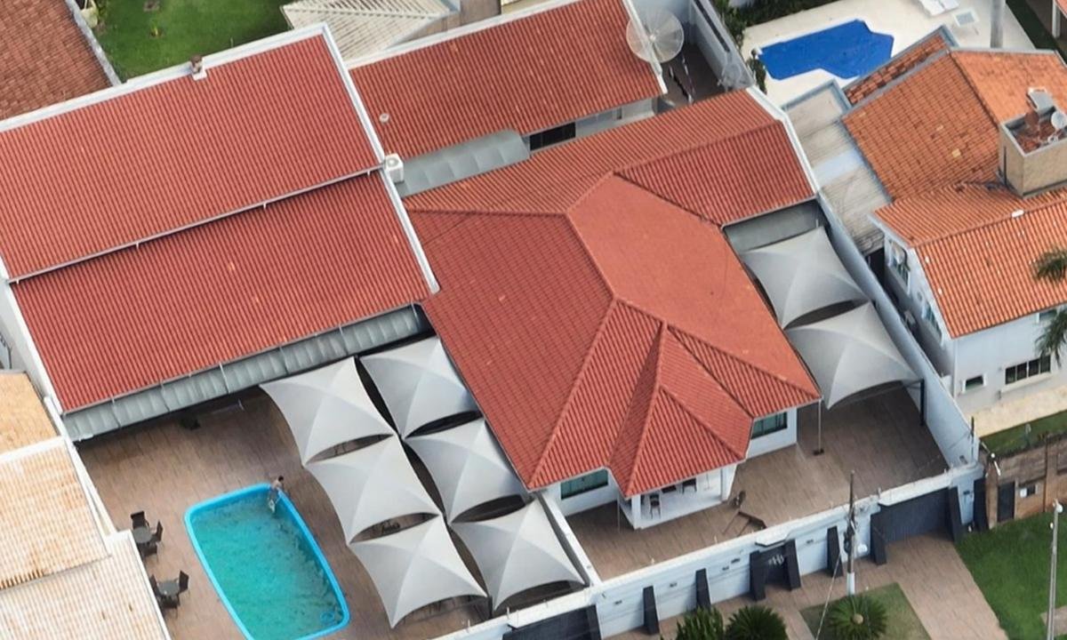 Casa blindada: polícia prende chefe de facção em "fortaleza do crime"