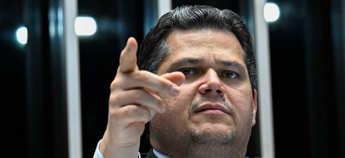 Governistas reagem e fazem reunião de emergência com Alcolumbre para reverter votação da CPI do INSS