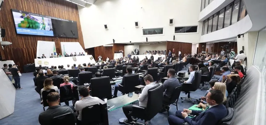 Assembleia do Paraná recebe troféu por excelência orçamentária