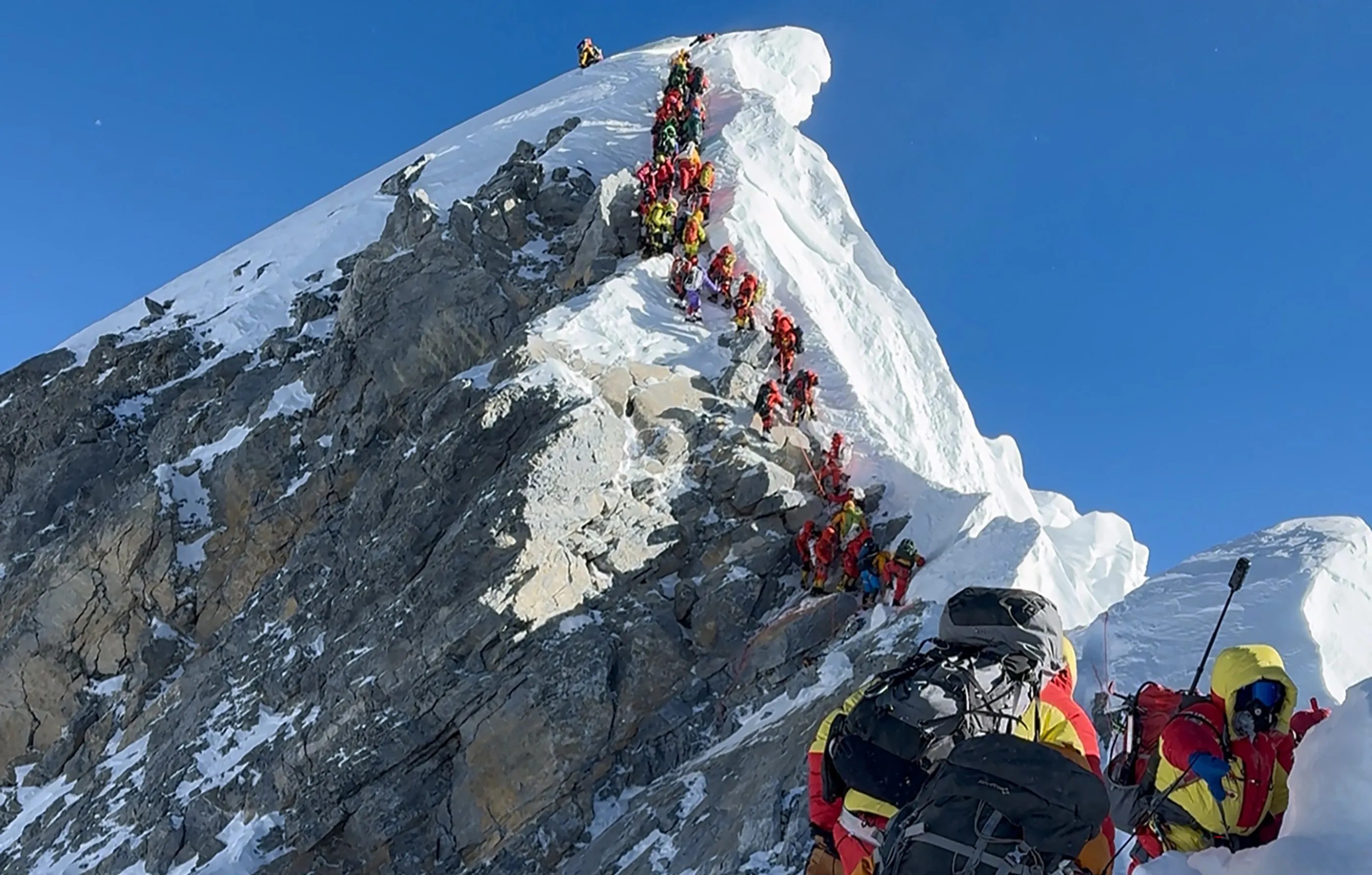 Americano quebra recorde de subida mais rápida ao Everest