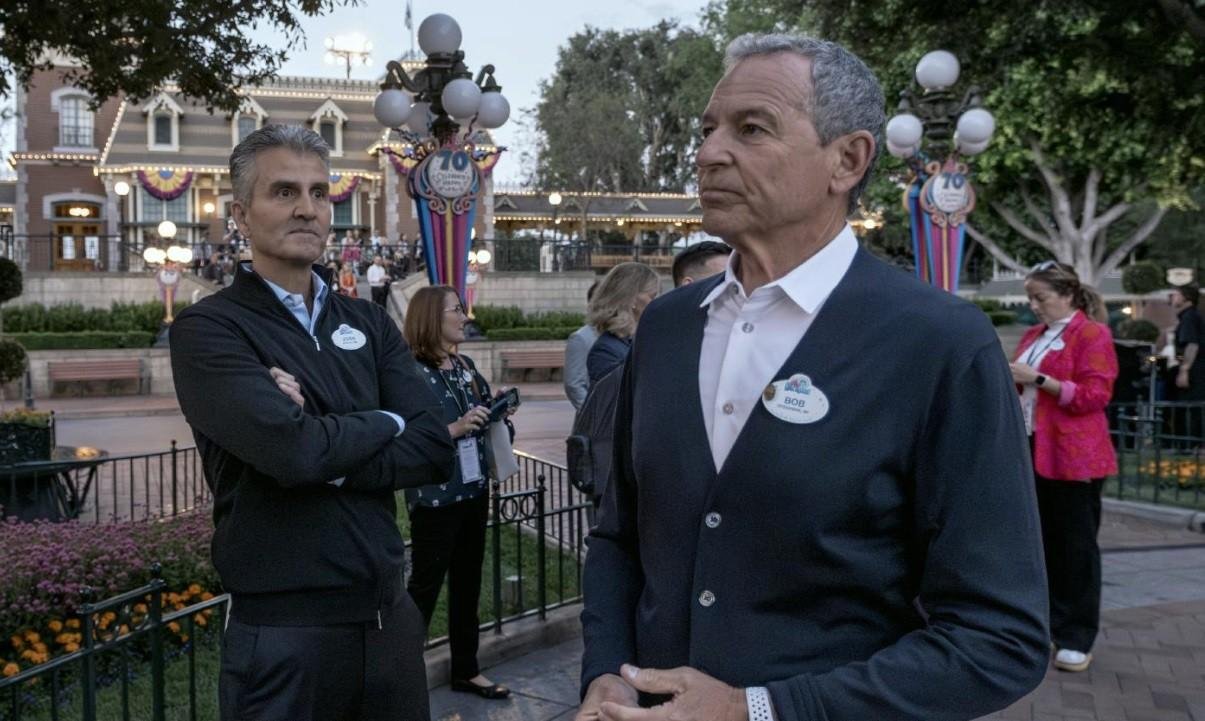 Disney escolhe Josh D’Amaro, chefe da divisão de parques, como novo CEO