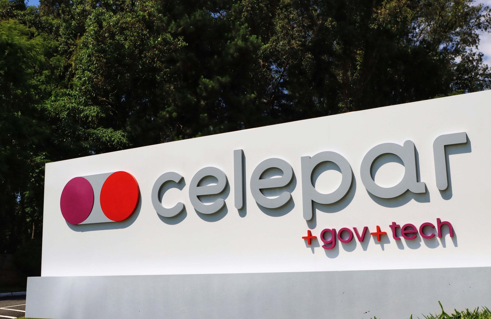 Secretaria de Segurança Pública do Paraná assinou contrato de R$ 438 milhões com a Celepar um dia antes de governo publicar edital para privatizar companhia | G1