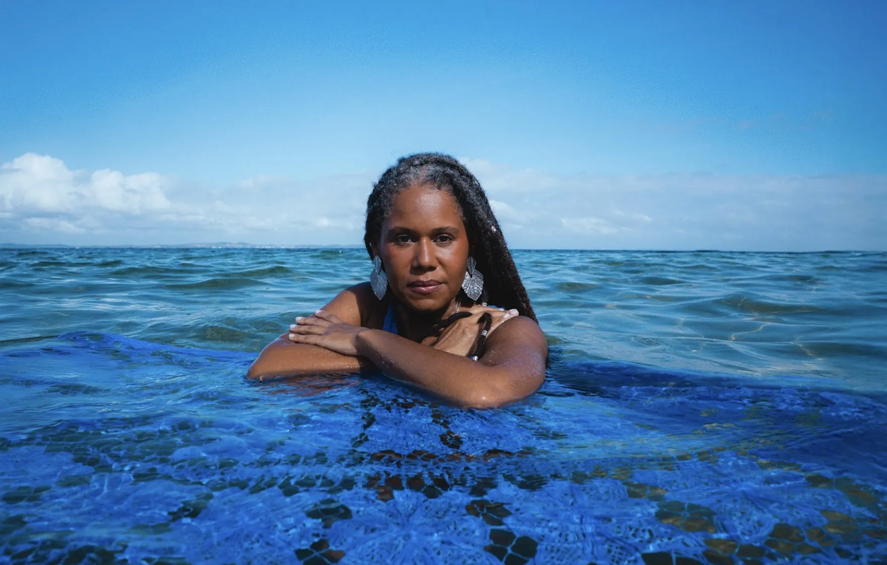 Ana Flauzina cai no samba de Salvador no álbum autoral 'Rabiscos para o mar'