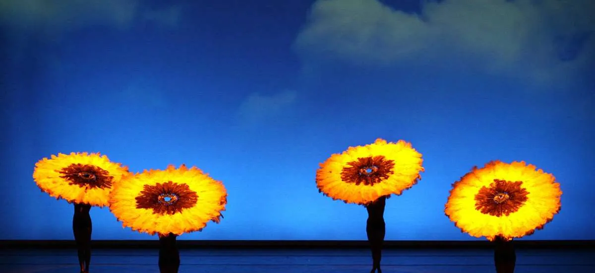 MOMIX apresenta o espetáculo BOTANICA em turnê pelo Brasil
