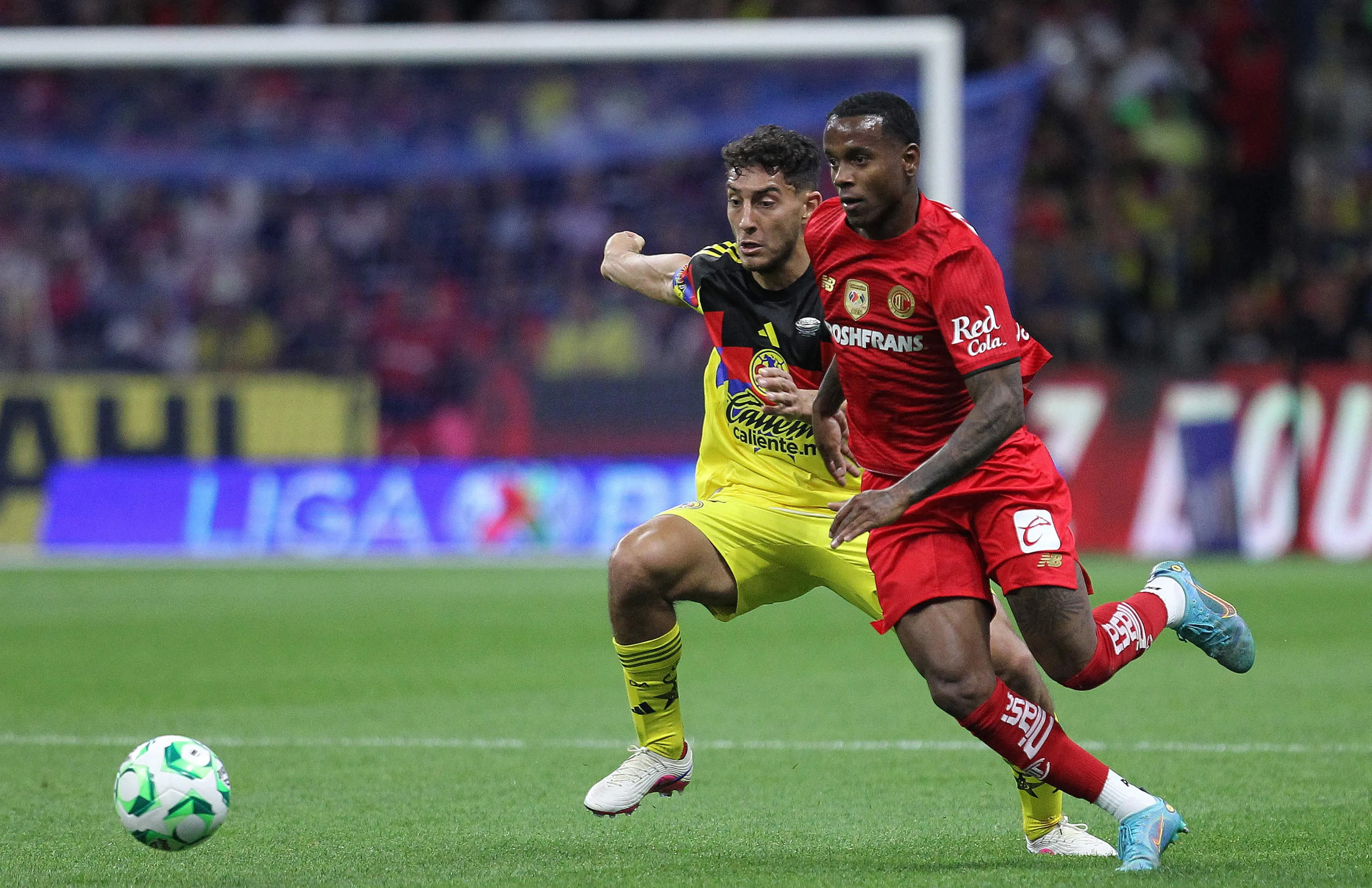 Toluca denuncia racismo contra brasileiro Helinho no futebol mexicano