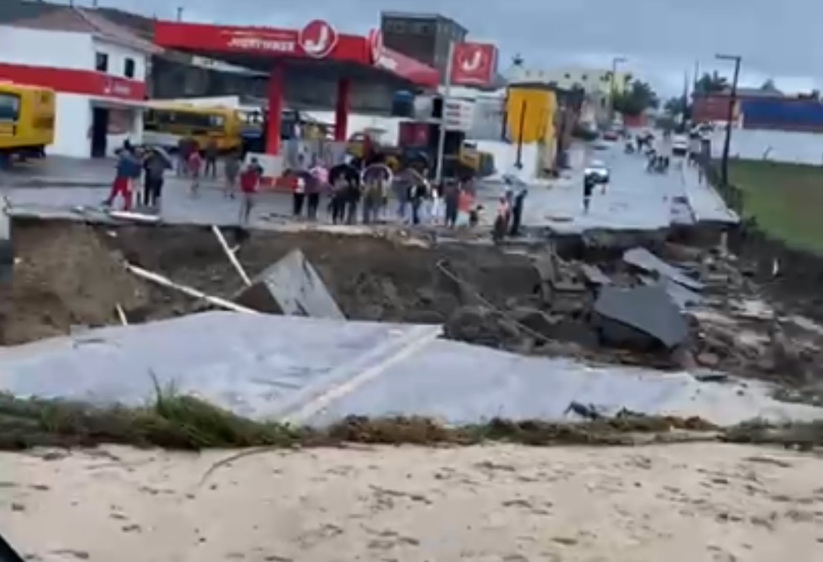 Chuvas causam destruição e alagamentos em cidades do Agreste | G1