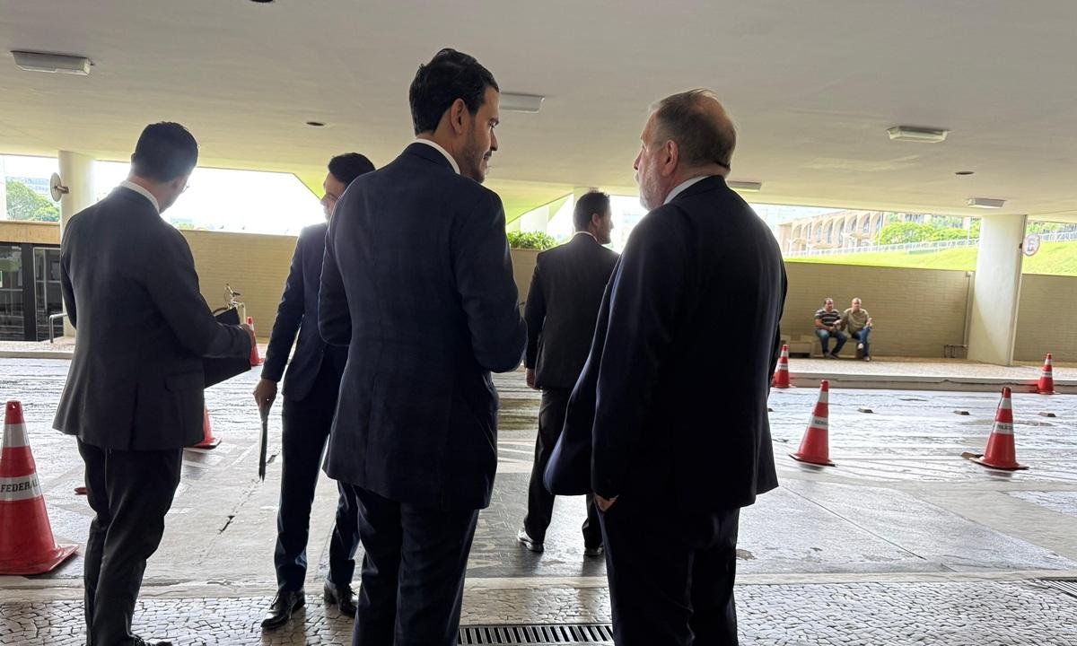 Indicado por Lula ao STF, Messias retoma beija-mão no Senado