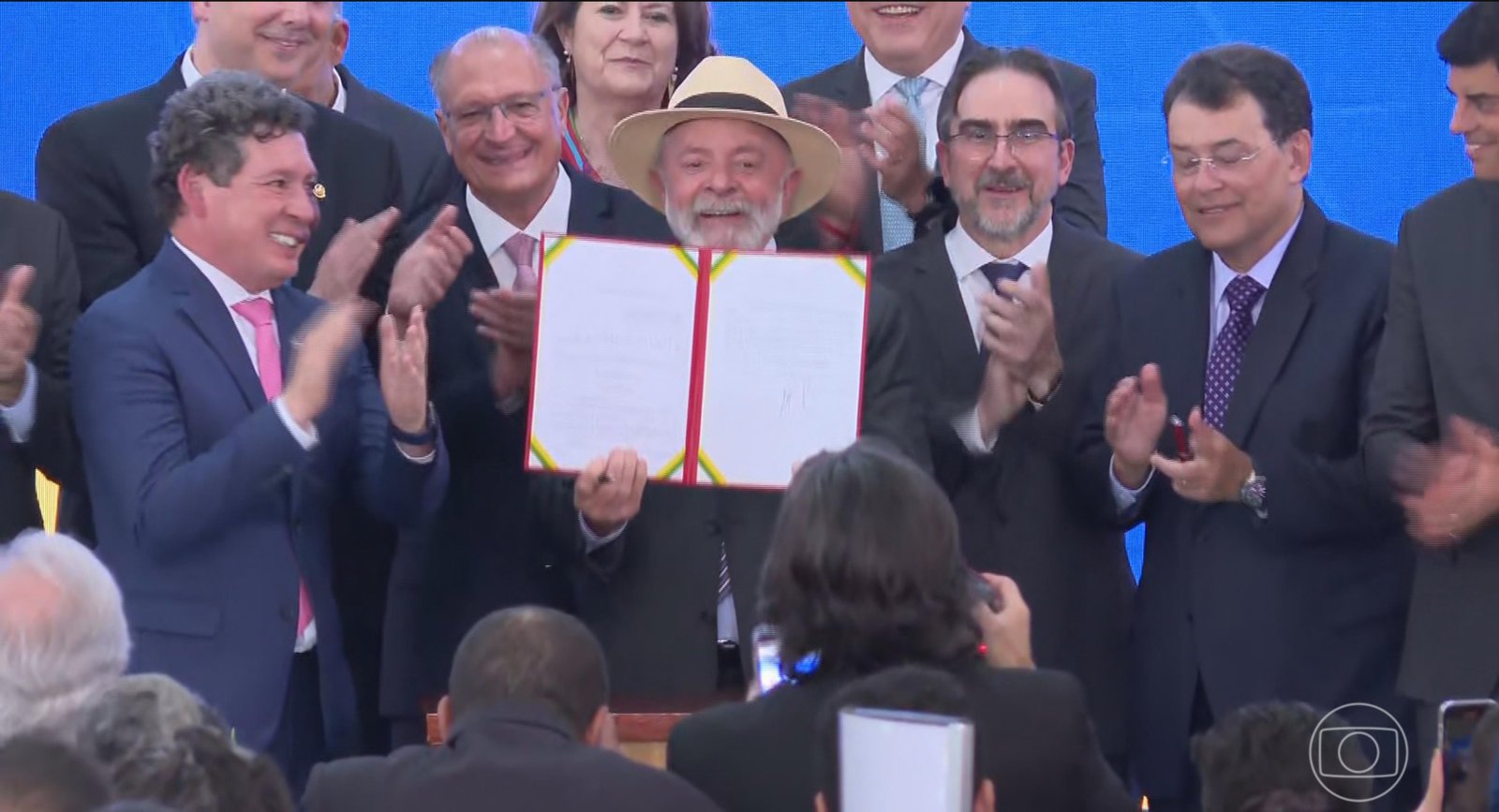 Não existe imposto único de 44% sobre aluguéis | G1