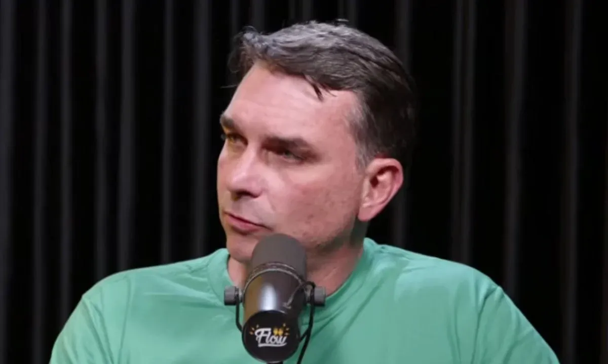 Campanha de Flávio vai acionar TSE após Lula pedir votos para Jaques e Rui