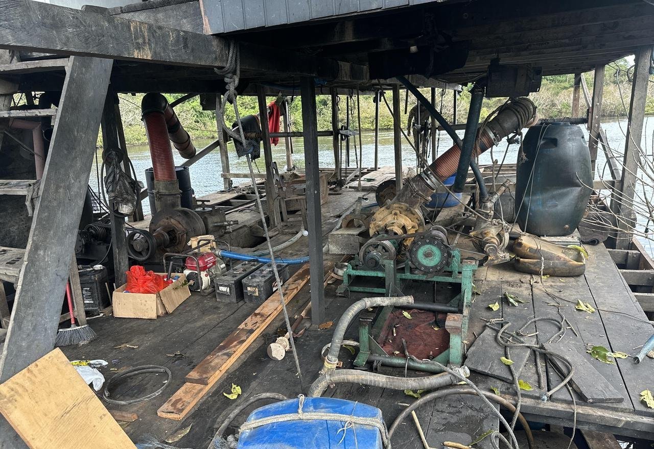 Garimpo ilegal no Rio Madeira: PF e Ibama inutilizam 47 embarcações | G1