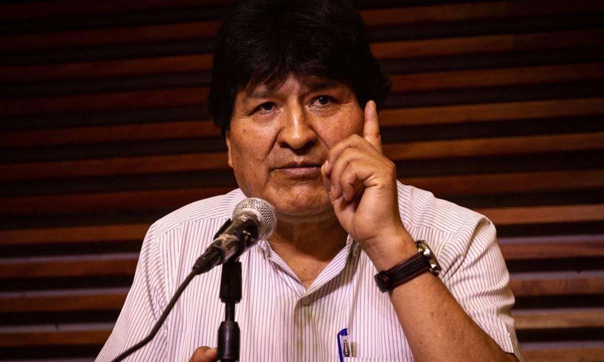 Evo Morales cobra esclarecimentos sobre dinheiro em avião que caiu