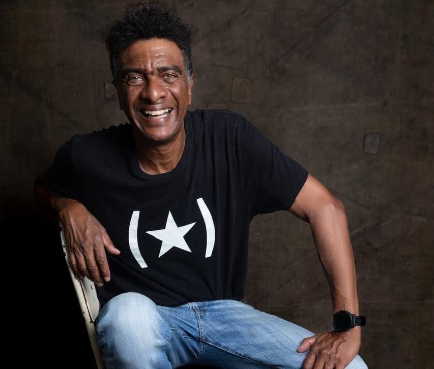 Hélio de la Peña leva stand-up 'Preto de Neve' para Niterói