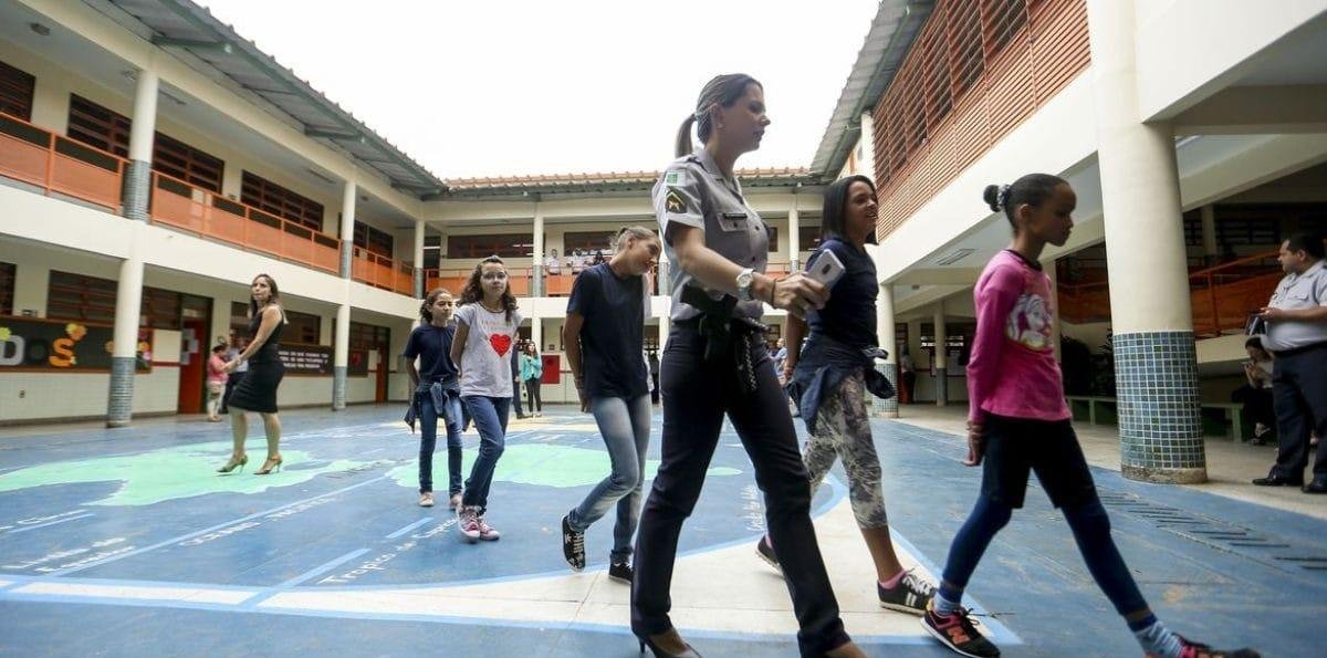 Como funcionam as escolas cívico-militares em São Paulo?