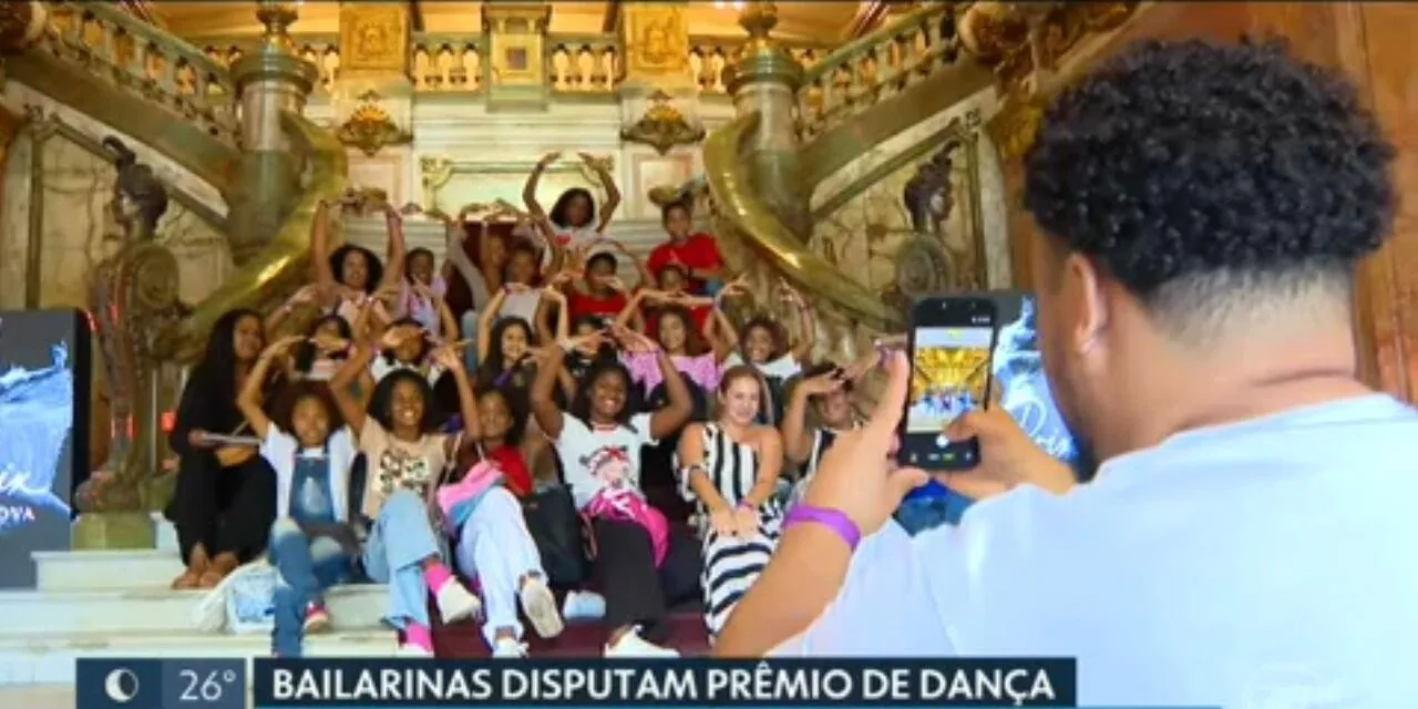 Crianças da Cidade de Deus visitam o Theatro Municipal para balé