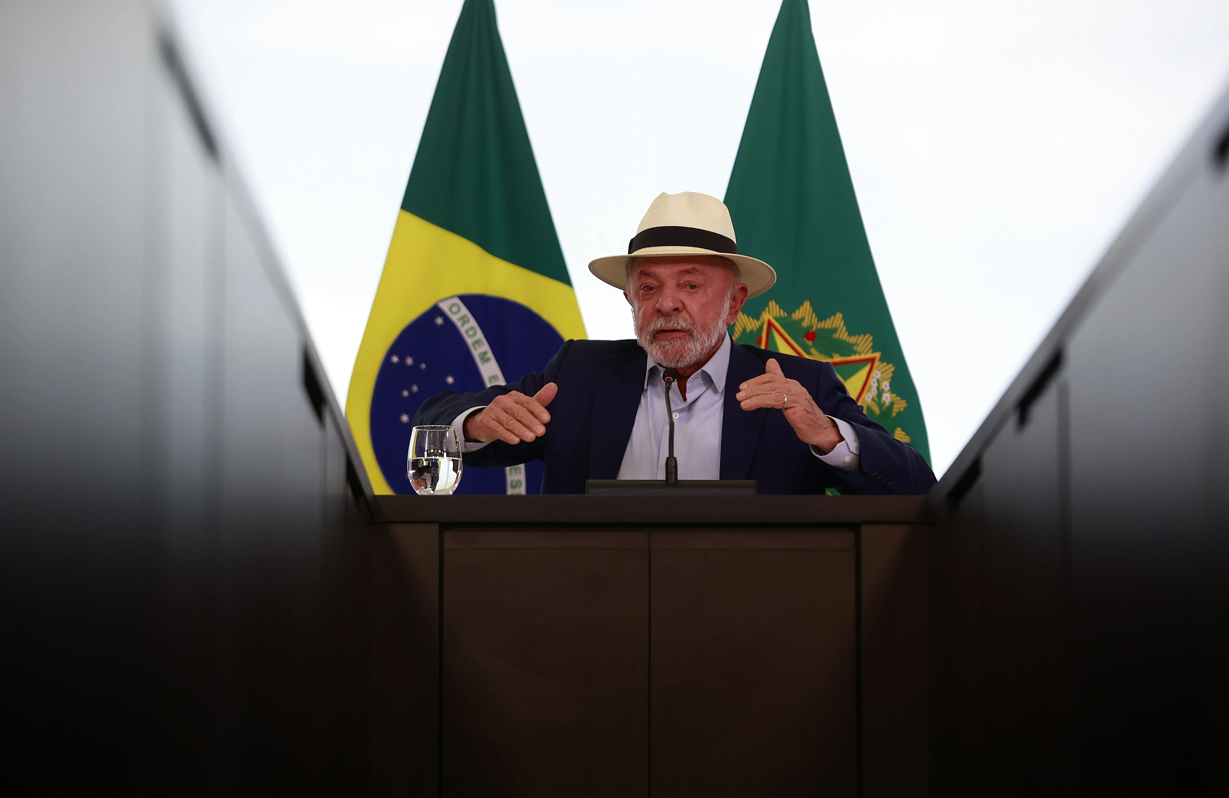 Novo tarifaço dos EUA já está valendo: entenda em 5 pontos o impacto no Brasil e o que vem pela frente