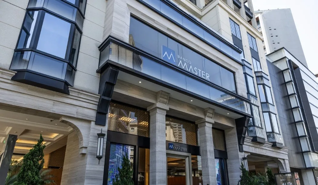 Master pagou R$ 3 milhões a empresa de ex-chefe de regulação do BC, mostram documentos