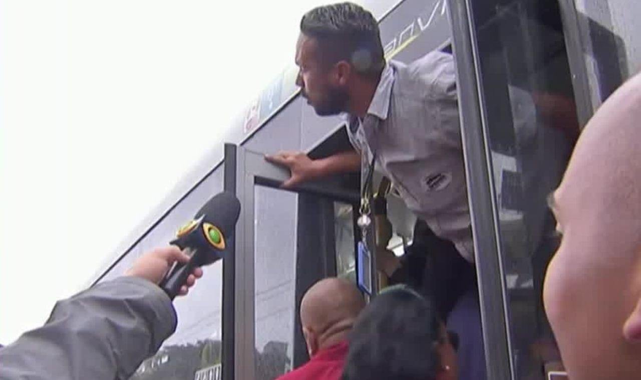 São Paulo vive dia de caos com greve de ônibus, chuva e trânsito