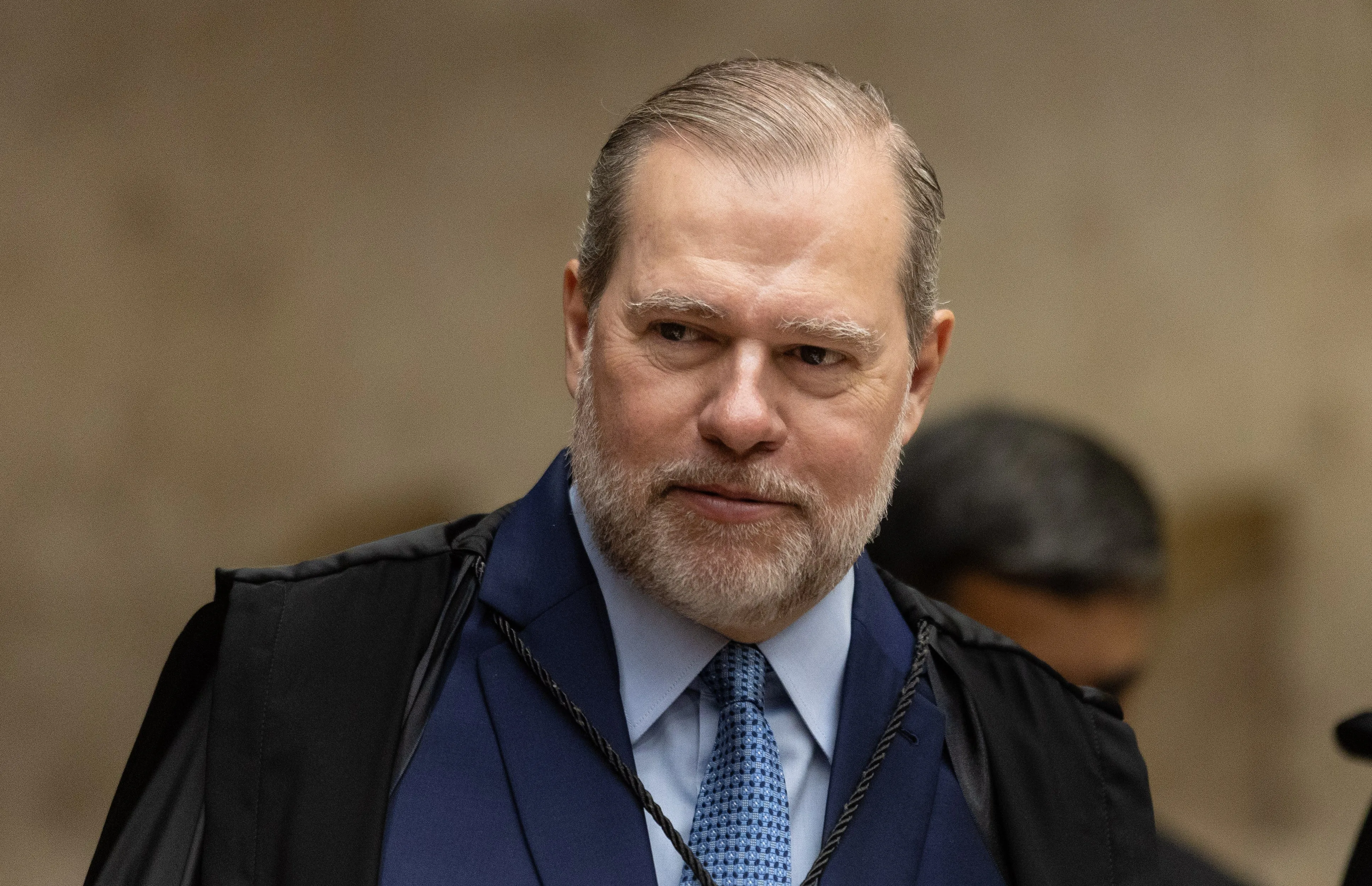 Ministros do TSE criticam Toffoli por decisão individual contra Renan Santos sem aval do plenário