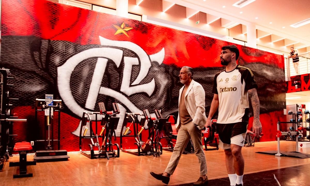 Como é mansão de Lucas Paquetá no Rio com chopeira e campo particular