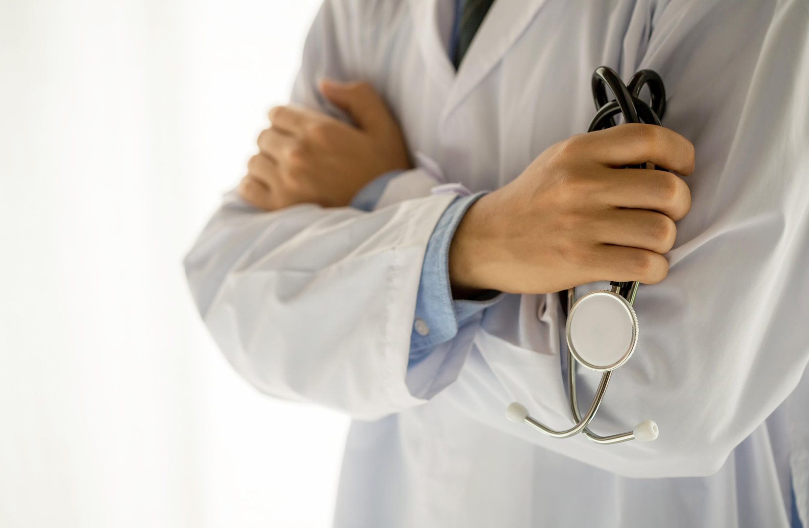 Escândalo de fertilidade: ex-ginecologista usou próprio sêmen em inseminações sem consentimento e gerou 16 filhos na Holanda; entenda