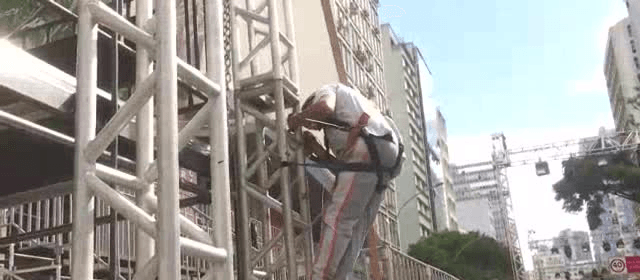 Carnaval em Curitiba fecha ruas e desvia 30 linhas de ônibus