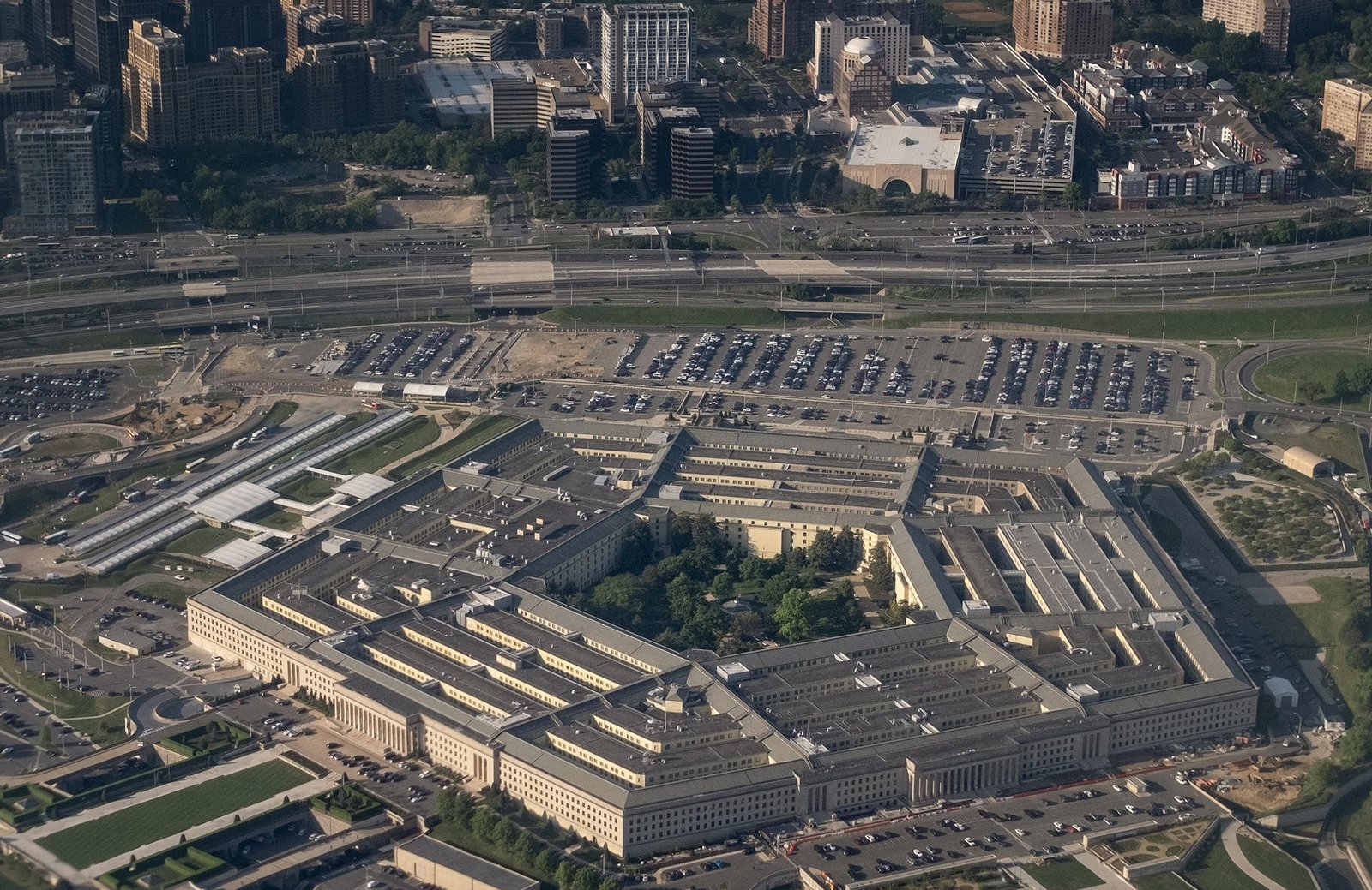 Trump ordena que governo dos EUA pare 'imediatamente' de usar IA da Anthropic