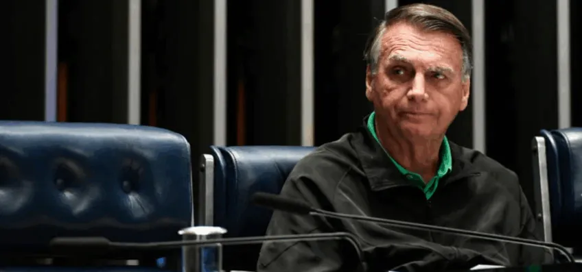 Defesa de Bolsonaro pede a Moraes prorrogação de prisão domiciliar