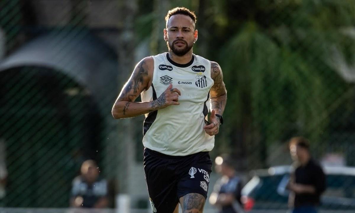 Neymar treina com o Santos e pode enfrentar o São Paulo na quarta