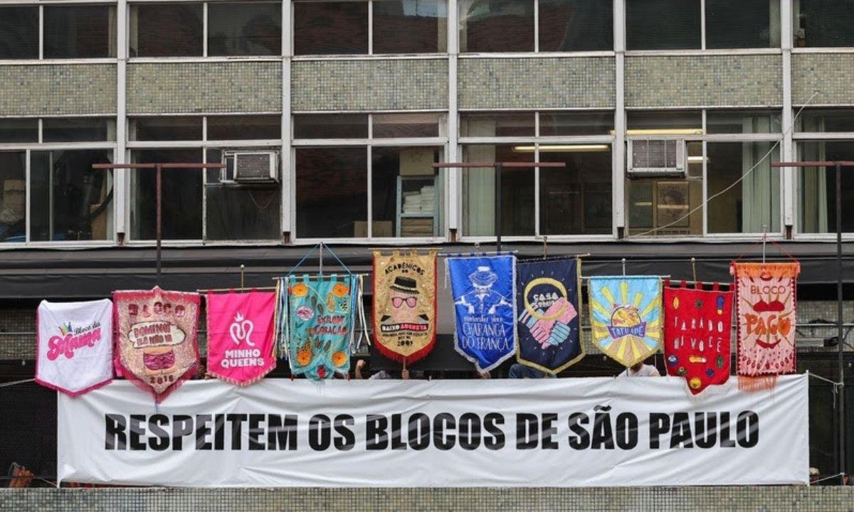 Blocos tradicionais de SP protestam em defesa do Carnaval de rua