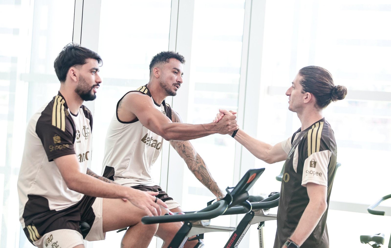 Inscrito no BID, estreia de Paquetá na Supercopa depende de treinador